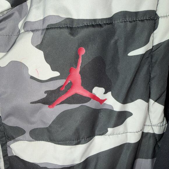 AIR JORDAN boys LAYERED-LOOK HOODED Puffer VEST JACKET XL camo Jump Man Logo - Picture 3 of 10